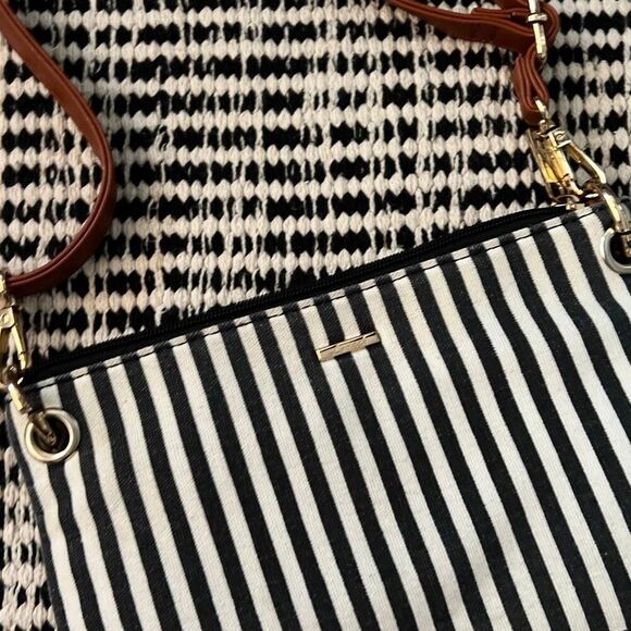 Lovevook striped crossbody purse 9.5x10” - Picture 4 of 11
